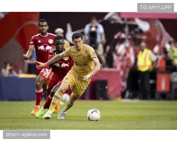 本泽马与莱万：战术体系适配性与角色功能差异解析